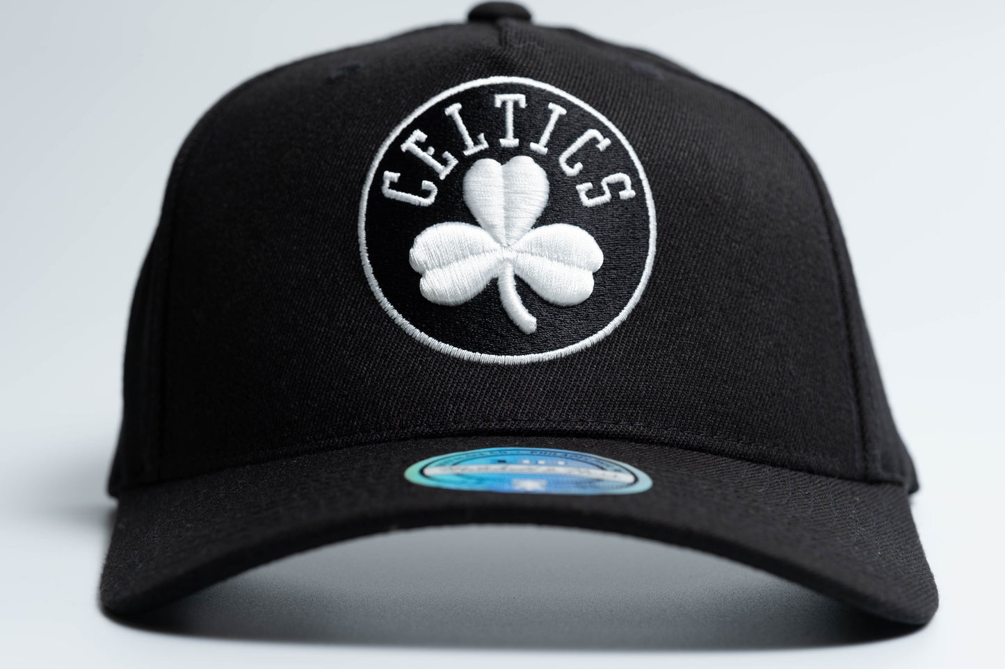 CELTICS BLACK & WHITE LOGO PINCH 110 SNAPBACK